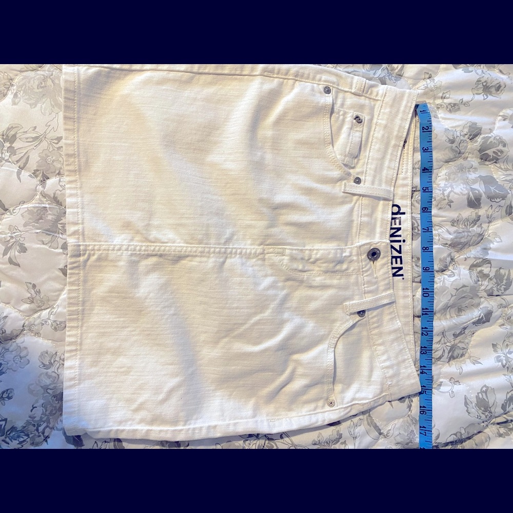 Denizen by Levis white soft denim skirt, Size 6. Like new, 5 pocket.